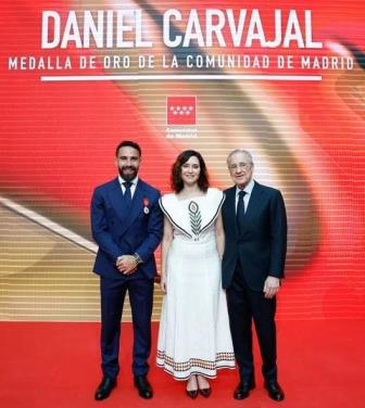 卡瓦哈爾獲馬德里社區(qū)金質(zhì)獎(jiǎng)?wù)拢何覟槭邱R德里人感到驕傲