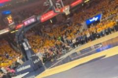 瓊阿梅尼分享NBA比賽現(xiàn)場(chǎng)視頻，享受休閑時(shí)光