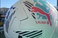 西甲下賽季用球：白色主色調(diào)搭配青黑圖案，紅色西甲標志