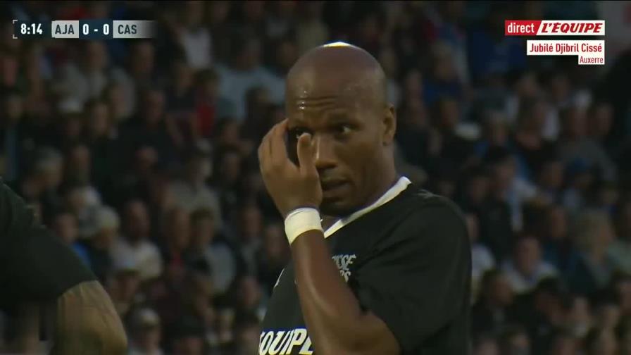 亨利寶刀不老，西塞紀(jì)念賽直接任意球破門