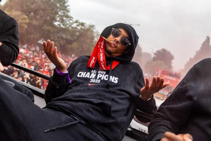 阿諾德發(fā)布奪冠游行照片：完美告別，誠摯感謝大家