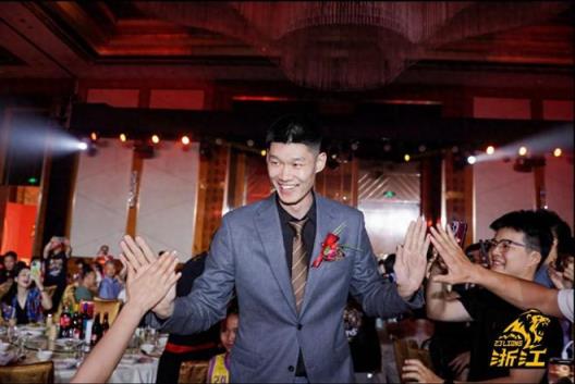 胡金秋轉會風波：三隊爭搶背后，廣廈為何最終勝出？