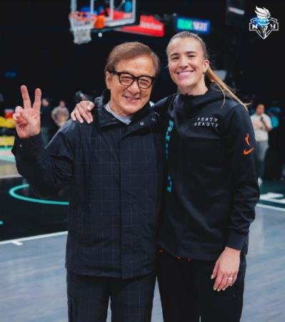 成龍觀戰(zhàn)！女庫里24分斯圖爾特27分 威廉姆斯5連勝領(lǐng)跑WNBA