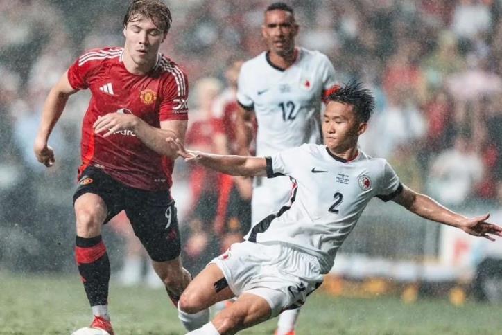 徐宏杰曬照分享曼聯(lián)踢球回憶：倍感榮幸與精彩瞬間