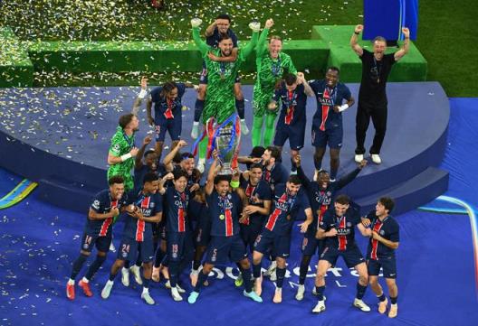 大巴黎將今日舉行奪冠游行，此前慶?；顒?dòng)曾引發(fā)騷亂