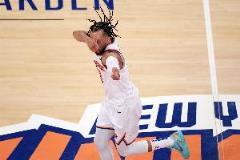 布倫森常規(guī)賽場(chǎng)均26分7.3助攻，季后賽29.4分7助攻命中率46.1%