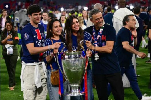 恩里克：登貝萊應(yīng)獲金球獎(jiǎng)，我們將全力爭(zhēng)冠世俱杯