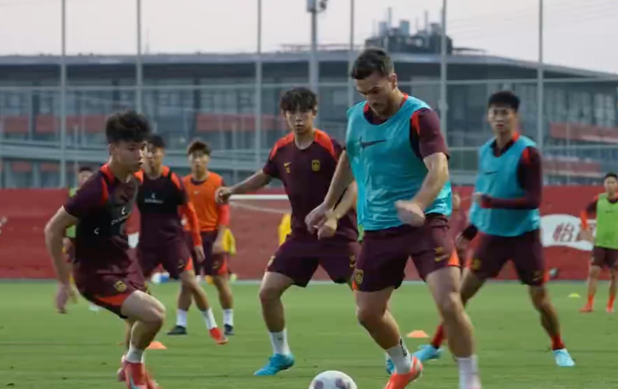 記者批評(píng)國(guó)足教練集訓(xùn)：此前兩次失敗仍堅(jiān)持，無(wú)比賽刺激便無(wú)狀態(tài)