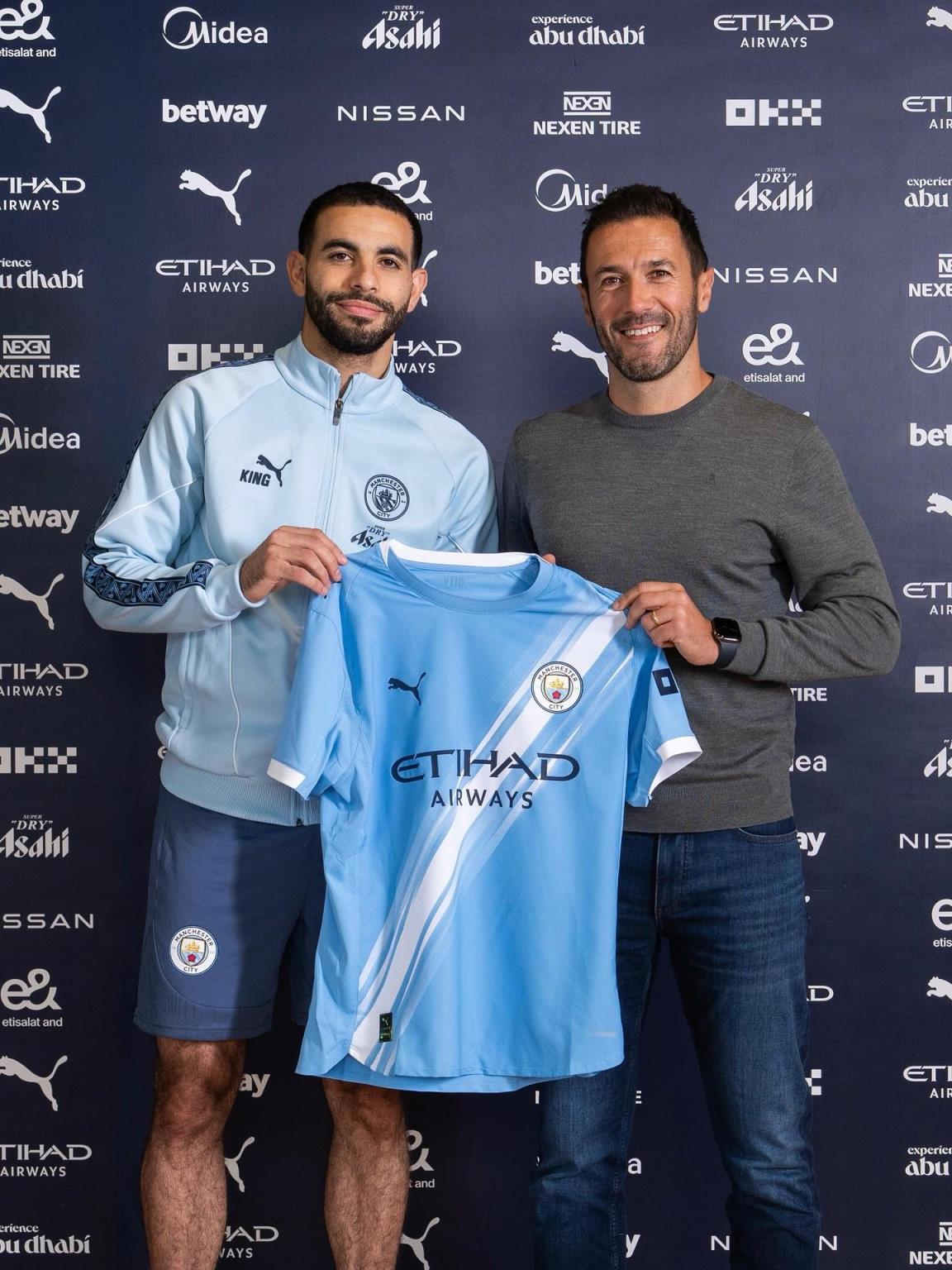 努里發(fā)布簽約曼城照片：開(kāi)啟新篇章，誓為隊(duì)徽竭盡全力