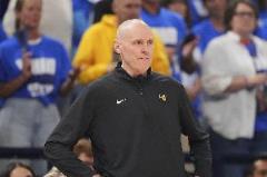 卡萊爾：團(tuán)隊協(xié)作與球員輪換是取勝關(guān)鍵 下場將有更多球員貢獻(xiàn)力量