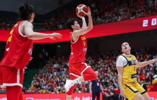 23歲中國(guó)女籃新星崛起！22分5助6斷亮眼表現(xiàn)，F(xiàn)MVP候選人與2米23姚明絕配