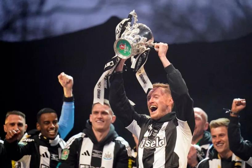 紐卡斯?fàn)枮槔仕顾驑?biāo)價(jià)1000萬英鎊，埃弗頓和利茲感興趣