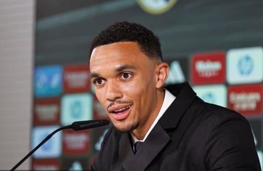 利物浦機場諷刺阿諾德：他竟從曼徹斯特登機前往馬德里