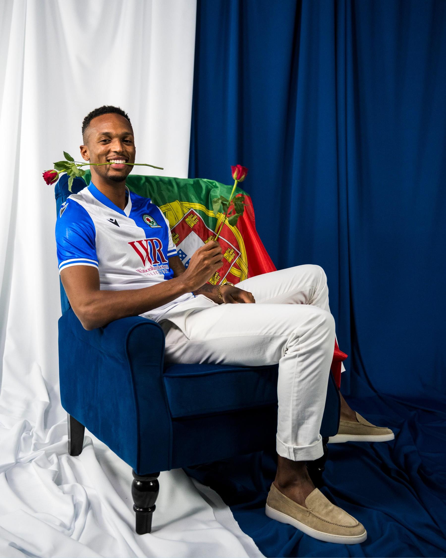 官方：布萊克本流浪者成功簽下中場塔瓦雷斯，轉會費達200萬歐元