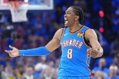 杰倫威：總冠軍獎杯真沉，拿著感覺太不真實了