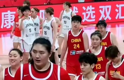 日本球員田中14號(hào)揪張子宇頭發(fā)引爭(zhēng)議，宮魯鳴怒斥