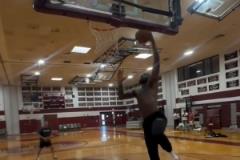 詹姆斯展示45分鐘體能訓(xùn)練，接球后左右手連續(xù)扣籃展現(xiàn)老將風(fēng)采