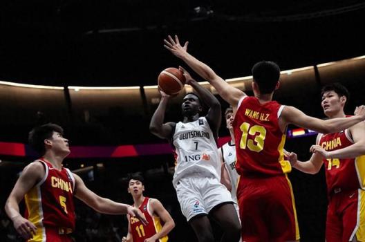 曲紹斌愛徒兩戰(zhàn)9中2，場均2.5分，媒體人怒斥：無3分球的矮個只是廢物