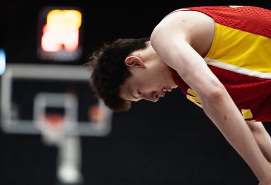 兩戰(zhàn)12帽亮眼！郇斯楠2.15米暴扣閃耀 增肌提升對抗成關(guān)鍵