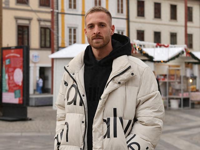 科特尼克加盟斯洛文尼亞采列隊