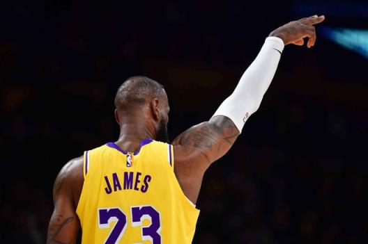 詹姆斯未來可能去的四個地方，美媒預測他可能與庫里聯(lián)手