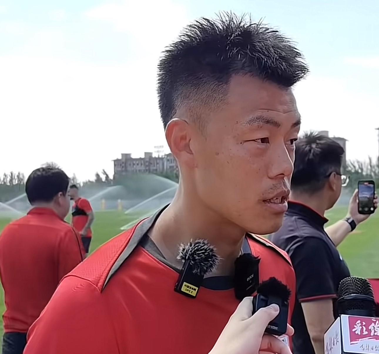 譚龍：老隊(duì)員需穩(wěn)住年輕隊(duì)員情緒，期待團(tuán)隊(duì)創(chuàng)造奇跡