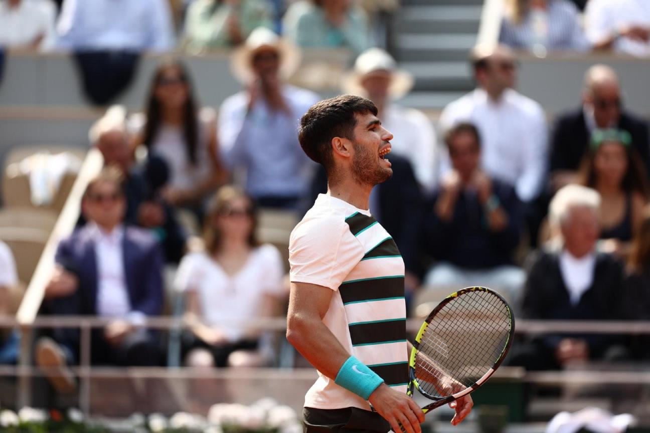 阿爾卡拉斯3-2險勝辛納，法網(wǎng)男單冠軍衛(wèi)冕成功