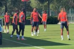 記者：拜仁備戰(zhàn)巴黎之戰(zhàn)，科曼隨隊(duì)訓(xùn)練