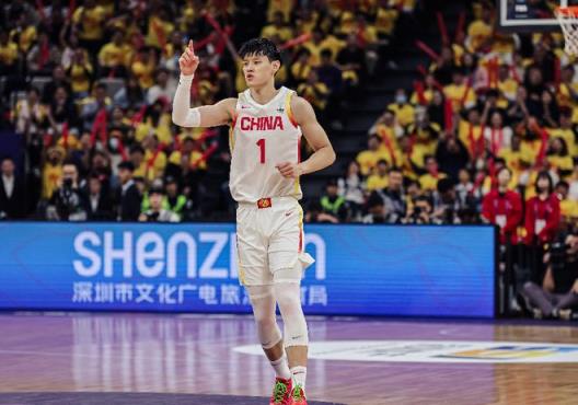 男籃最新動(dòng)態(tài)！曾凡博被籃網(wǎng)接觸，周琦赴休斯頓治療腰傷！