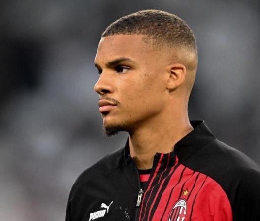 羅馬諾：米蘭后衛(wèi)佳夫或?qū)⒃谙轮苤袥Q定是否加盟科莫