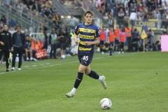 萊奧尼：高中畢業(yè)考試比踢球更難，媒體關(guān)注并未帶來壓力