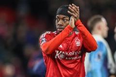 伊蘭加乘私人飛機(jī)抵達(dá)紐卡斯?fàn)?，將接受紐卡體檢