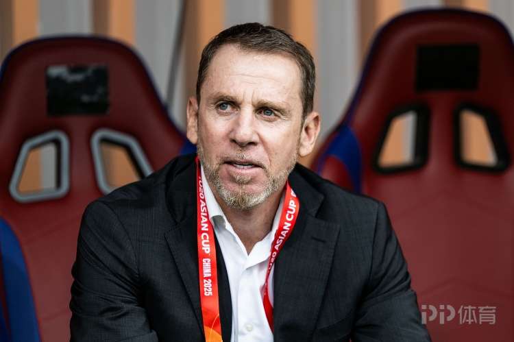 國(guó)足對(duì)陣日本將啟用五后衛(wèi)體系，久保裕也曾參與亞運(yùn)隊(duì)試驗(yàn)