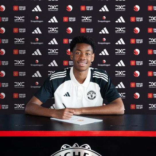 小將卡納-比伊克：感恩曼聯(lián)信任，開啟人生新篇章