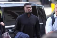 托馬斯抵達(dá)法院將首次就五項(xiàng)強(qiáng)奸罪和一項(xiàng)性侵罪出庭