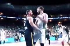 惺惺相惜，情不自禁！薩博尼斯：哈哈，笑早了吧！