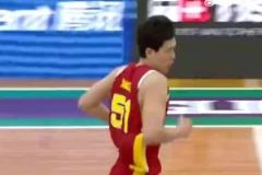 這真學過的FIBA喜感解說楊瀚森暴扣：噢Baby謝謝你~