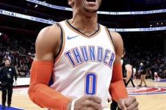 最后這個扭屁股是什么意思？球員底角空位沒接到傳球，然后……