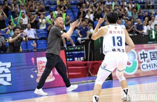 失誤頻頻，輸?shù)舻卤?！青島男籃負于山東男籃無緣夏季聯(lián)賽決賽