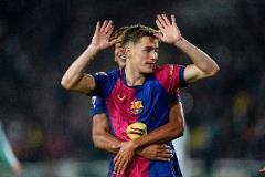 記者：加維疑似膝蓋骨裂，今早將進(jìn)行詳細(xì)檢查