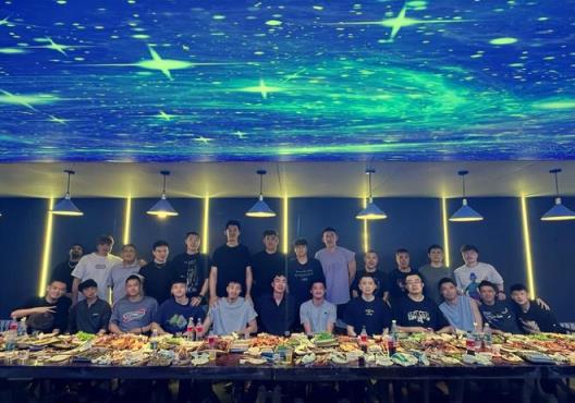 夠意思！繼偉大餐伺候全隊，祝福三兄弟，付豪韓隊接班人也表達不舍