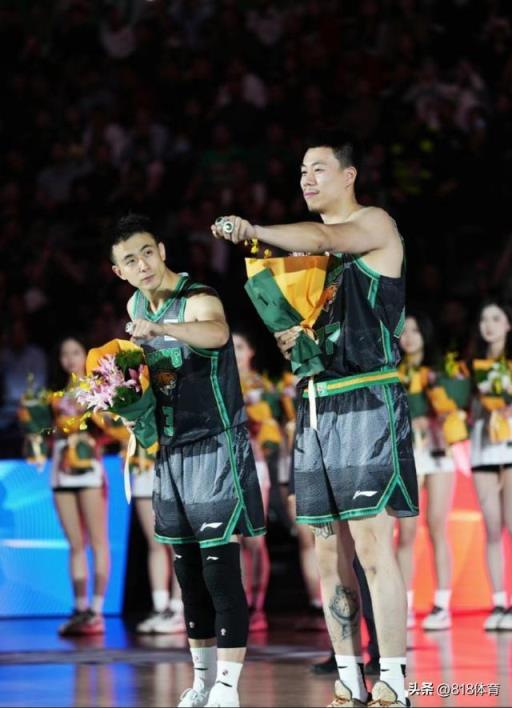 重情義！楊鳴韓德君邀遼籃吃散伙飯，張鎮(zhèn)麟趙率舟劉雁宇C位