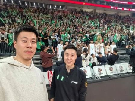 張鎮(zhèn)麟曬圖回憶遼籃：夏天的相遇與別離