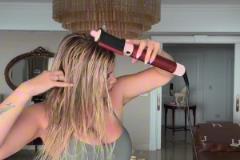 旺達(dá)又在散發(fā)魅力了這身材原來(lái)越圓潤(rùn)是伙食吃得太好了嘛~