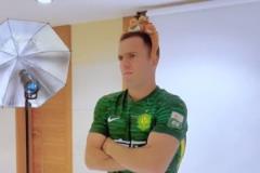 塞爾吉尼奧國(guó)安首秀在即，博主曝光其一個(gè)月前標(biāo)準(zhǔn)照拍攝花絮