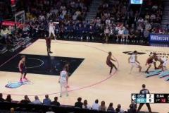 手真快！維金斯快速回防切掉巴特勒上籃，直接點燃熱火主場氣氛！