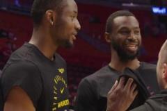 維金斯賽前和勇士老友熱聊 笑容依舊溫暖純真