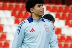 西媒：恩佐-阿爾維斯有望本周末在皇馬U19隊(duì)首秀