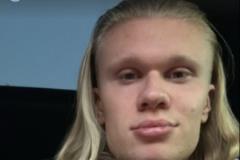 哈蘭德社交媒體發(fā)布個(gè)人自拍照：長(zhǎng)發(fā)飄逸、腕戴豪表、點(diǎn)贊手勢(shì)