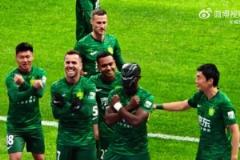 早有準(zhǔn)備，實(shí)拍：法比奧破門后拿出藏在廣告牌后的面具慶祝